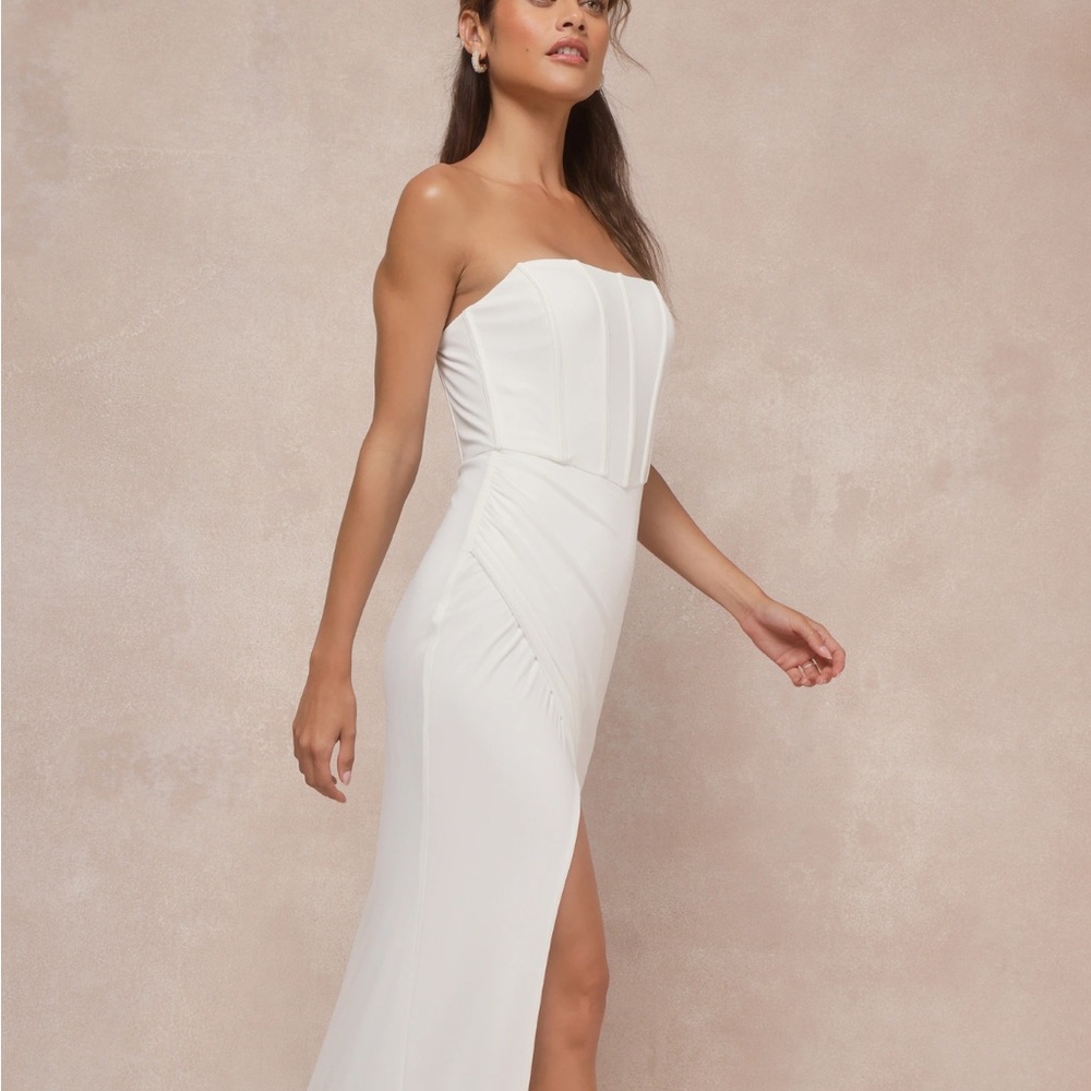 Elegant White Strapless Dress
